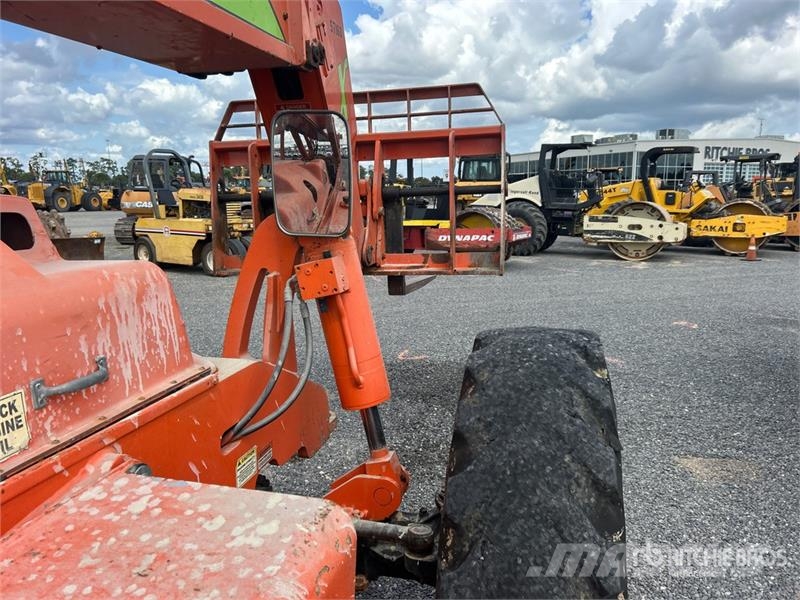 Xtreme XR842 Telehandler Manipuladores telescópicos