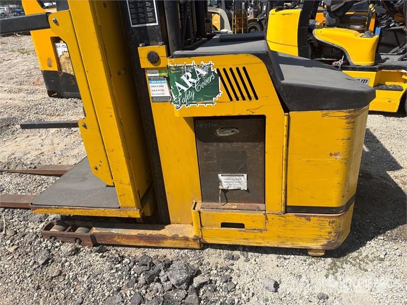 Yale 3000 lb Order Picker Mittelhub-Kommissionierer