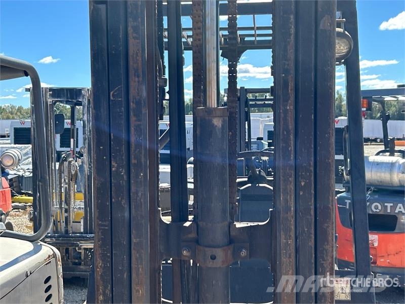 Yale 4800 lb Cushion Tire Forklift Další