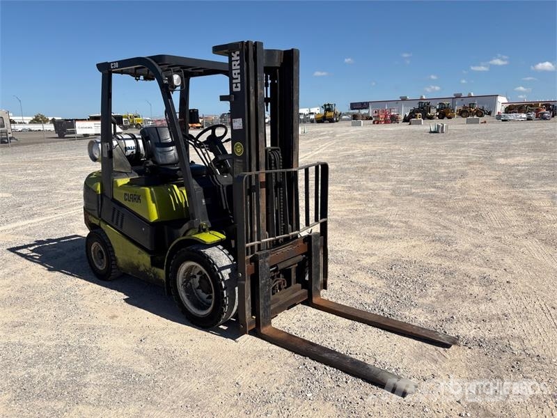Yale 5450 lb Cushion Tire Forklift フォークリフト - その他