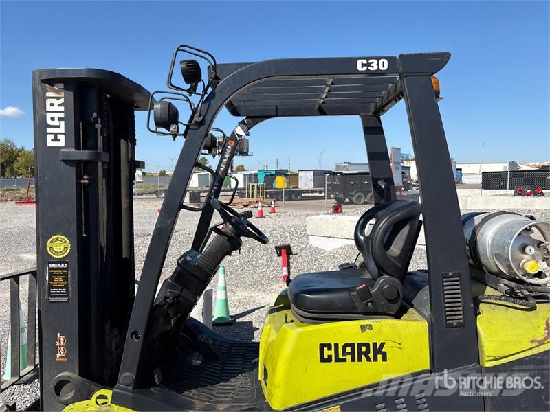 Yale 5450 lb Cushion Tire Forklift フォークリフト - その他