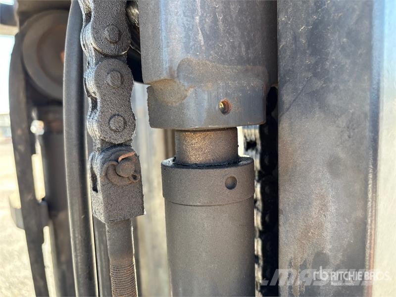 Yale 5450 lb Cushion Tire Forklift フォークリフト - その他