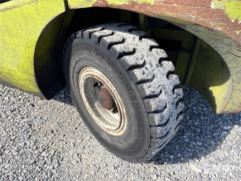 Yale 5450 lb Cushion Tire Forklift フォークリフト - その他