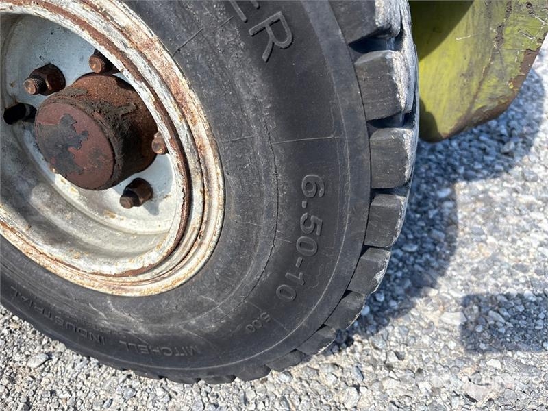 Yale 5450 lb Cushion Tire Forklift フォークリフト - その他