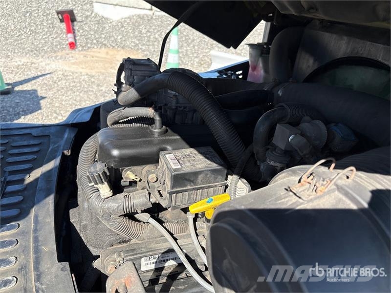 Yale 5450 lb Cushion Tire Forklift フォークリフト - その他