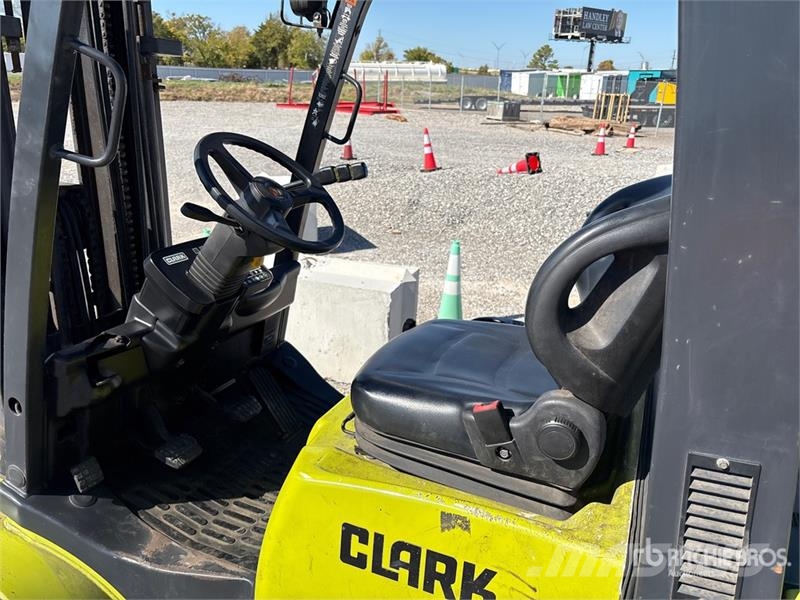 Yale 5450 lb Cushion Tire Forklift フォークリフト - その他