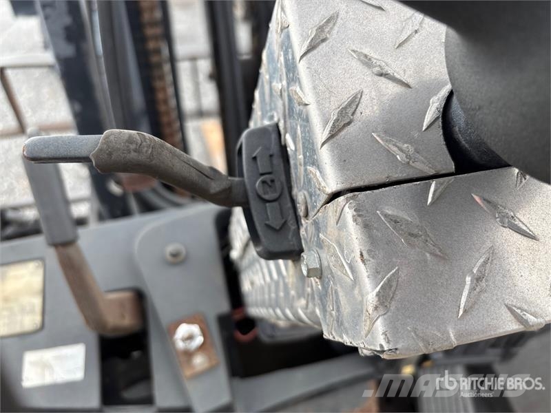 Yale 7000 lb Pneumatic Tire Forklift شاحنات ذات رافعات شوكية - أخرى