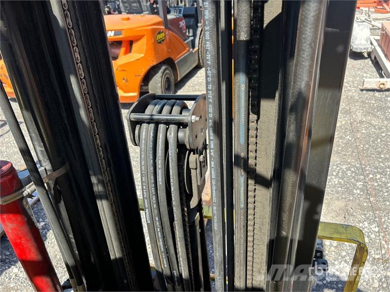 Yale E50XN-33 4550 lb Electric Forklift (Inoperable) Carrelli elevatori elettrici