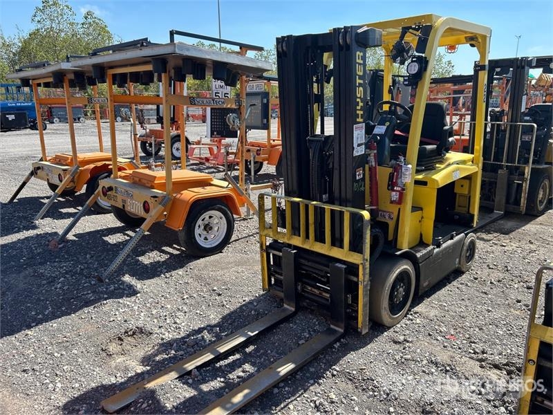 Yale E50XN-33 4950 lb Electric Forklift (Inoperable) バッテリーフォークリフト