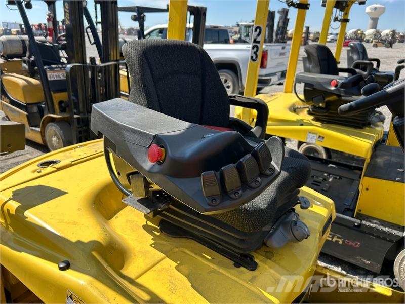 Yale E50XN-33 4950 lb Electric Forklift (Inoperable) Electric forklifts