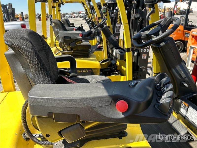 Yale E50XN-33 4950 lb Electric Forklift (Inoperable) Electric forklifts