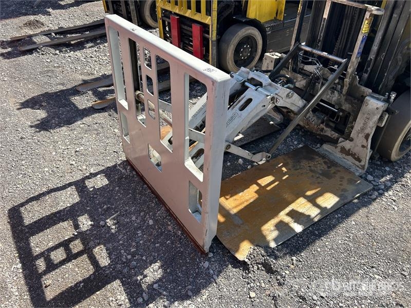 Yale E50XN-33 4950 lb Electric Forklift (Inoperable) Electric forklifts
