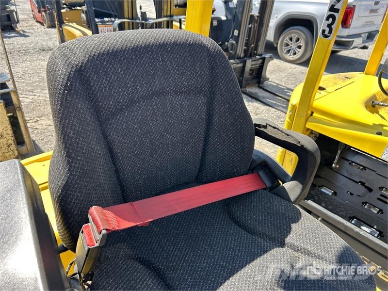 Yale E50XN-33 4950 lb Electric Forklift (Inoperable) Electric forklifts