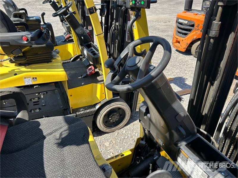 Yale E50XN-33 4950 lb Electric Forklift (Inoperable) Electric forklifts