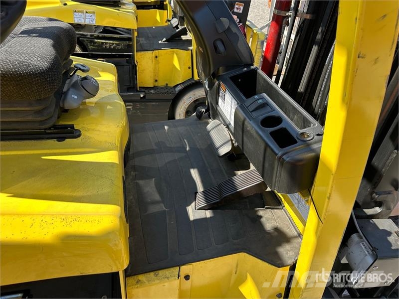 Yale E50XN-33 4950 lb Electric Forklift (Inoperable) バッテリーフォークリフト
