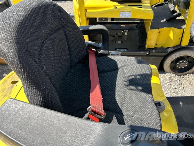 Yale E50XN-33 4950 lb Electric Forklift (Inoperable) バッテリーフォークリフト