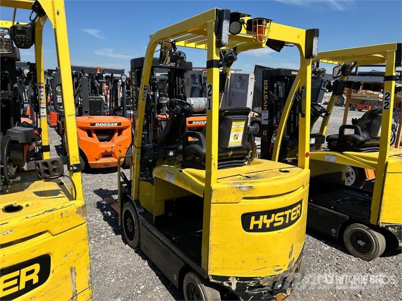 Yale E50XN-33 4950 lb Electric Forklift (Inoperable) Electric forklifts