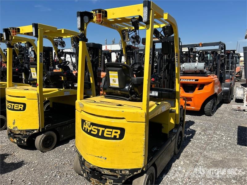Yale E50XN-33 4950 lb Electric Forklift (Inoperable) バッテリーフォークリフト