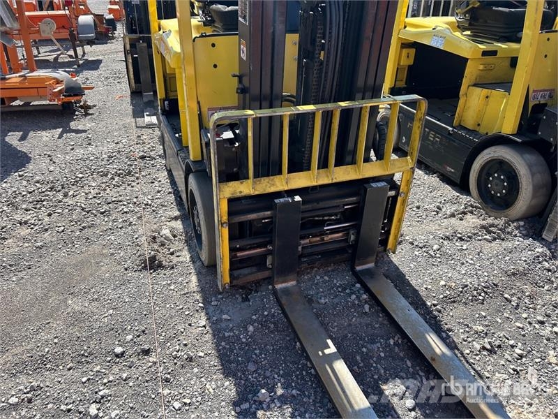 Yale E50XN-33 4950 lb Electric Forklift (Inoperable) バッテリーフォークリフト