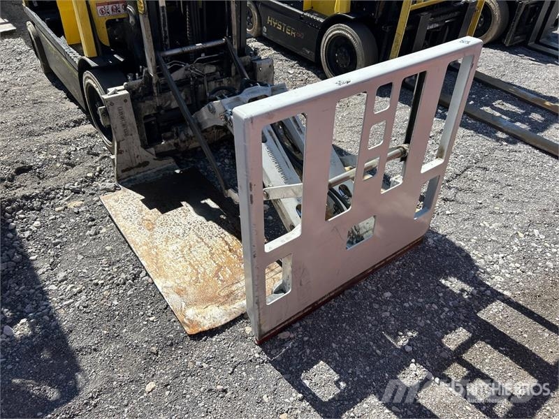 Yale E50XN-33 4950 lb Electric Forklift (Inoperable) Electric forklifts