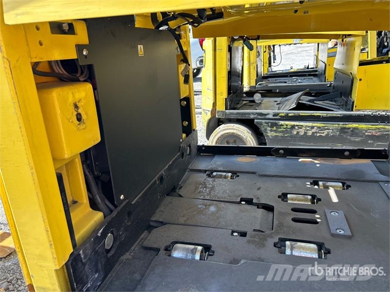 Yale E50XN-33 4950 lb Electric Forklift (Inoperable) Electric forklifts