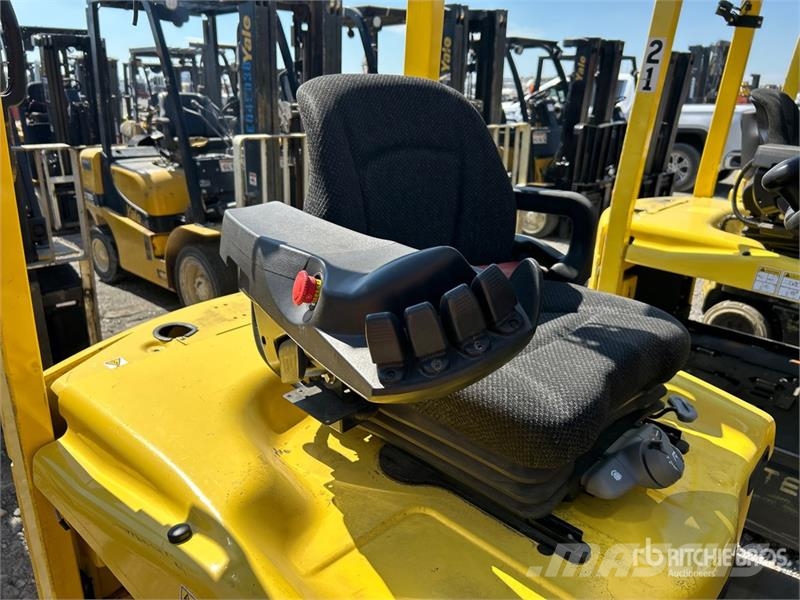 Yale E50XN-33 4950 lb Electric Forklift (Inoperable) バッテリーフォークリフト