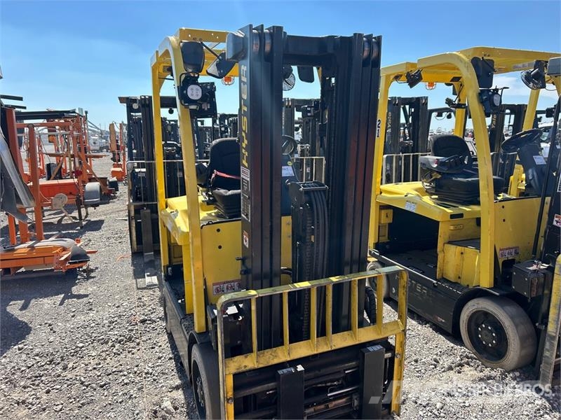 Yale E50XN-33 4950 lb Electric Forklift (Inoperable) バッテリーフォークリフト