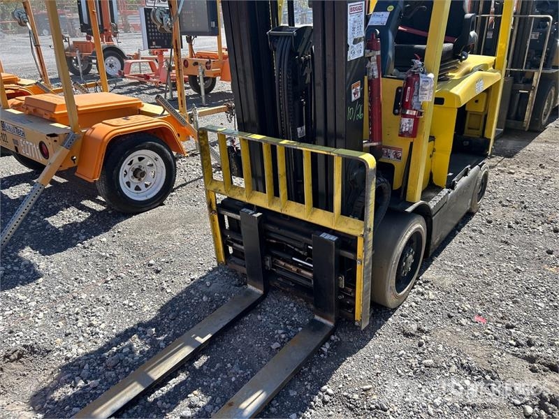 Yale E50XN-33 4950 lb Electric Forklift (Inoperable) バッテリーフォークリフト