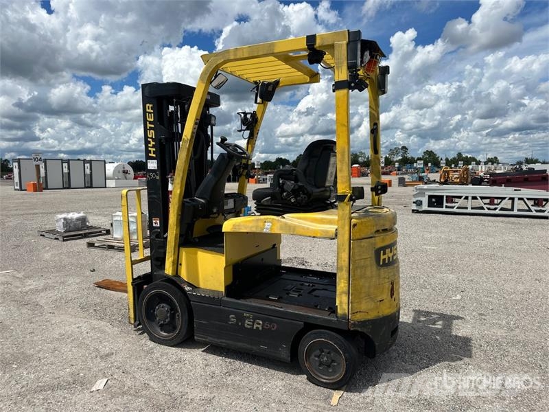 Yale E50XN 4400 lb Electric Forklift Electric forklifts