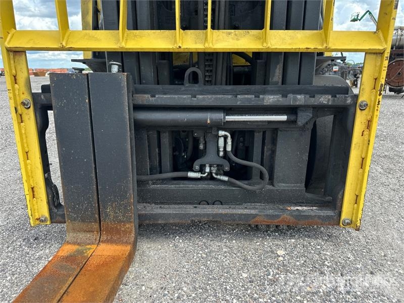 Yale E50XN 4400 lb Electric Forklift Electric forklifts