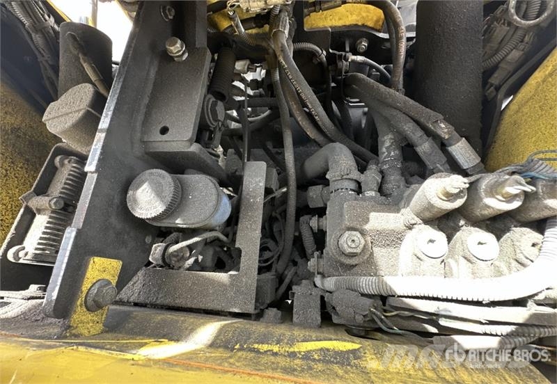 Yale E50XN 4400 lb Electric Forklift Electric forklifts