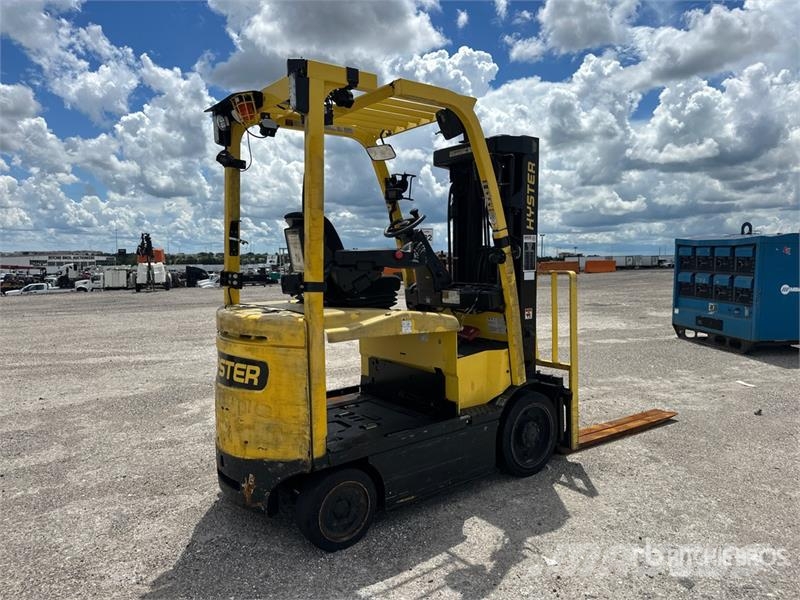 Yale E50XN 4400 lb Electric Forklift Electric forklifts