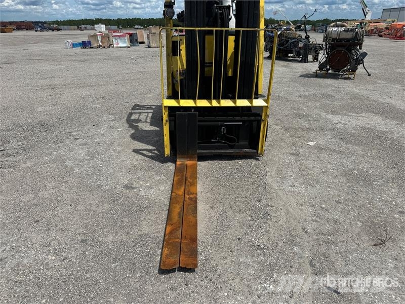 Yale E50XN 4400 lb Electric Forklift Electric forklifts