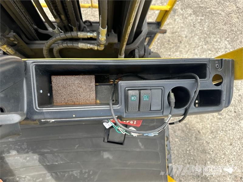 Yale E50XN 4400 lb Electric Forklift Electric forklifts