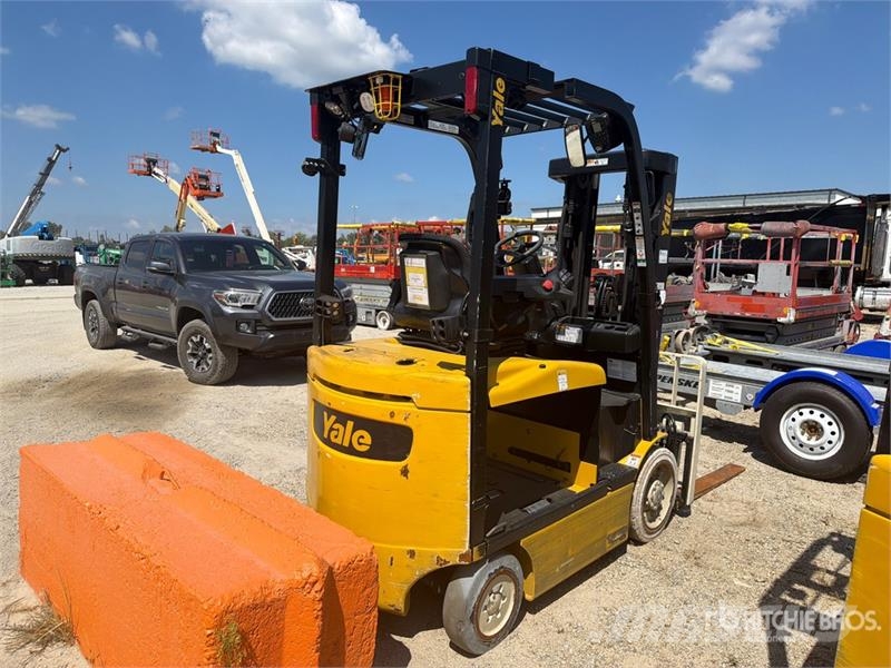 Yale ERC050VG 4400 lb Electric Forklift Elektrostapler