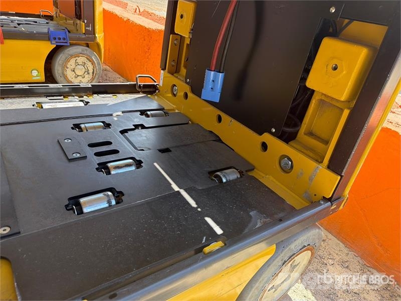 Yale ERC050VG 4400 lb Electric Forklift Elektrostapler