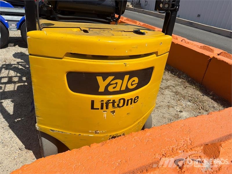 Yale ERC050VG 4400 lb Electric Forklift Električni viličari