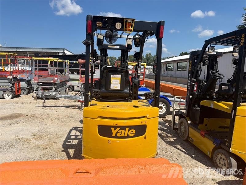 Yale ERC050VG 4400 lb Electric Forklift Elektrostapler