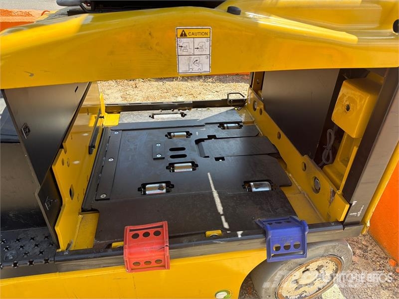Yale ERC050VG 4400 lb Electric Forklift Električni viličari