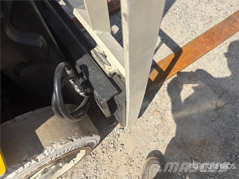 Yale ERC050VG 4400 lb Electric Forklift Elektrostapler