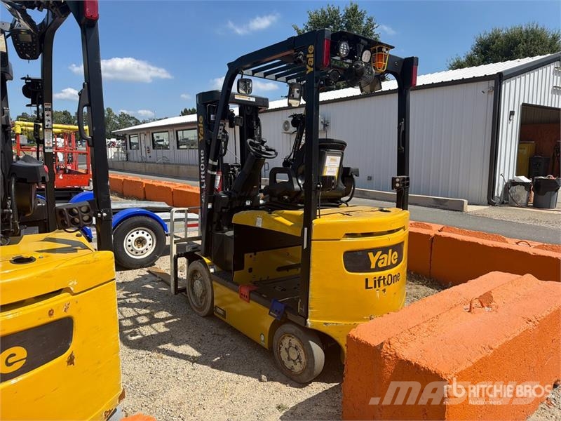 Yale ERC050VG 4400 lb Electric Forklift Električni viličari