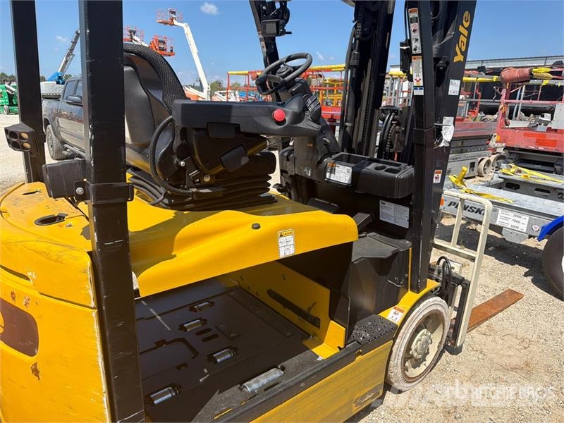 Yale ERC050VG 4400 lb Electric Forklift Elektrostapler