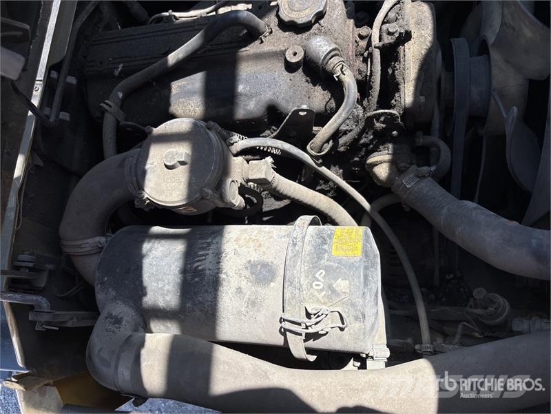 Yale GLC040AFNUAV061 4000 lb Pneumatic Tire Forklift Viličari - ostalo