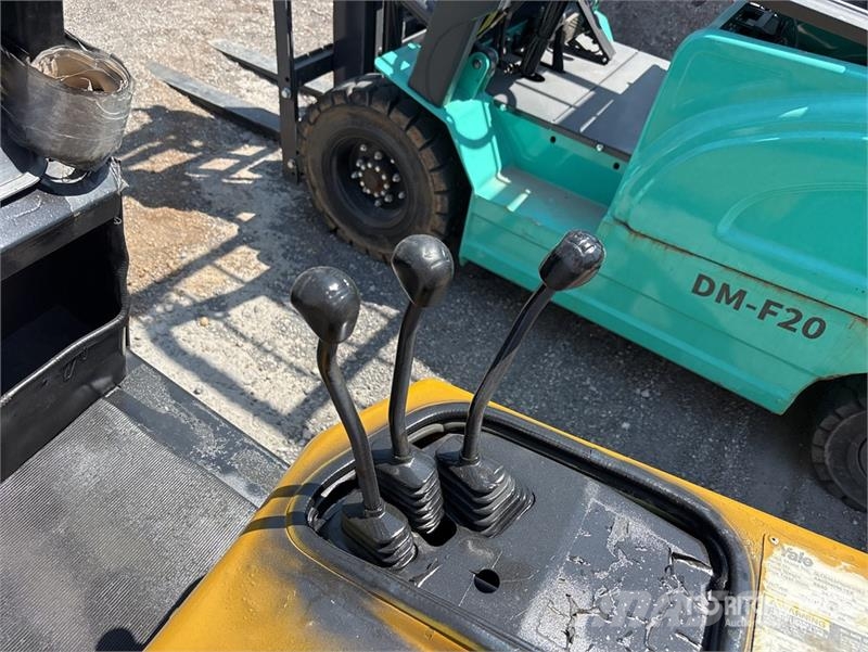 Yale GLC040AFNUAV061 4000 lb Pneumatic Tire Forklift Viličari - ostalo