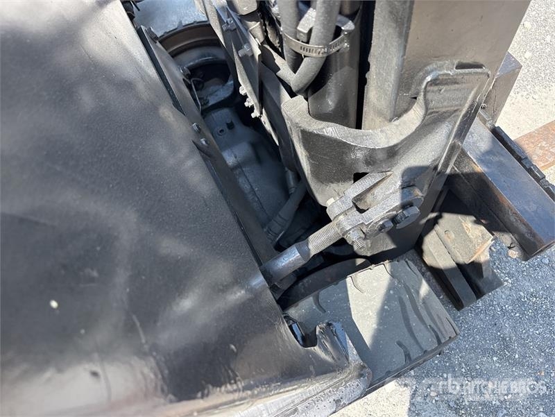 Yale GLC040AFNUAV061 4000 lb Pneumatic Tire Forklift Viličari - ostalo