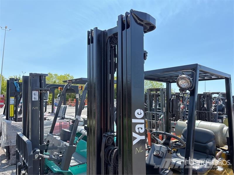 Yale GLC040AFNUAV061 4000 lb Pneumatic Tire Forklift Viličari - ostalo