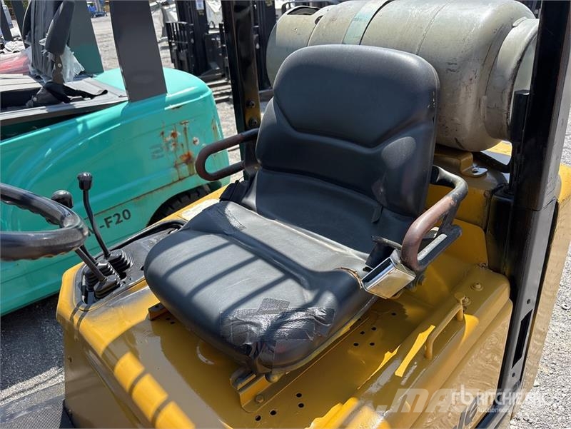 Yale GLC040AFNUAV061 4000 lb Pneumatic Tire Forklift Viličari - ostalo