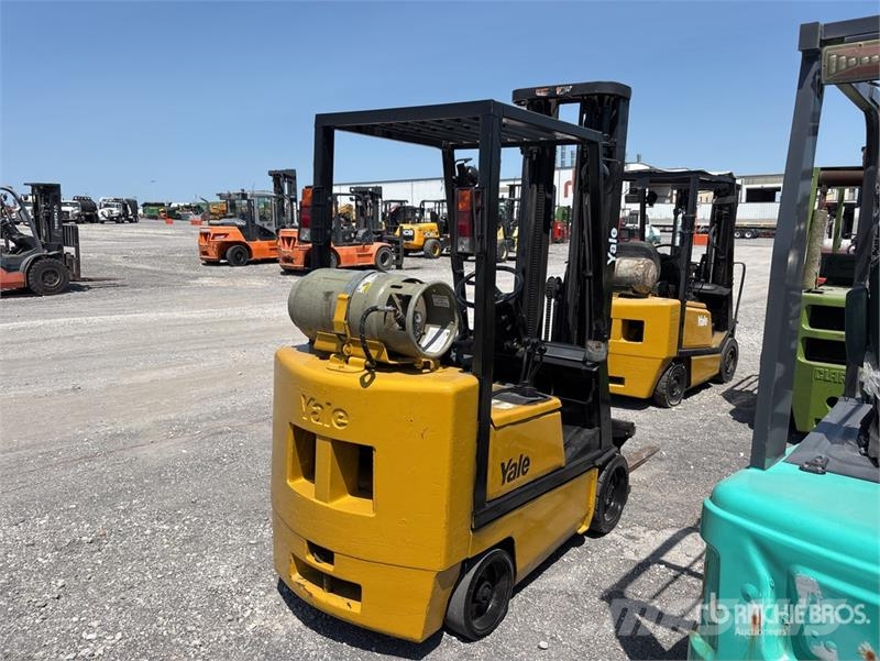 Yale GLC040AFNUAV061 4000 lb Pneumatic Tire Forklift Viličari - ostalo