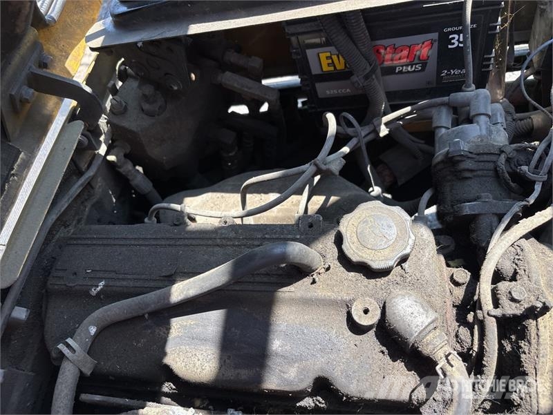 Yale GLC040AFNUAV061 4000 lb Pneumatic Tire Forklift Viličari - ostalo
