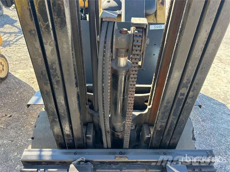 Yale GLC050RFNUAE082 5000 lb Cushion Tire Forklift شاحنات ذات رافعات شوكية - أخرى